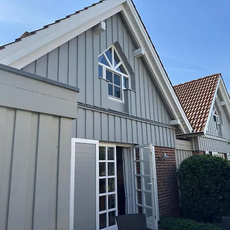 Fischer Sien Huus, *